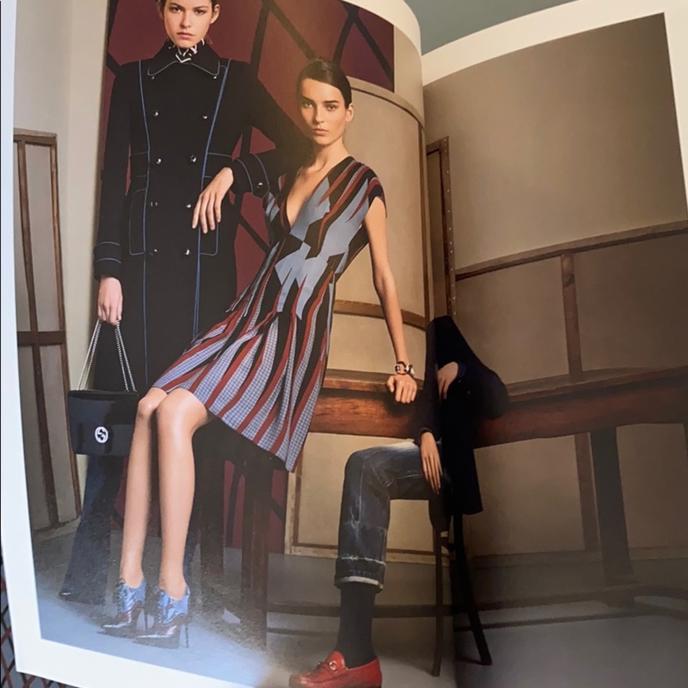 GUCCI CATALOG 2016 RARE-UNIQUE-HARD COVER - Picture 6 of 8